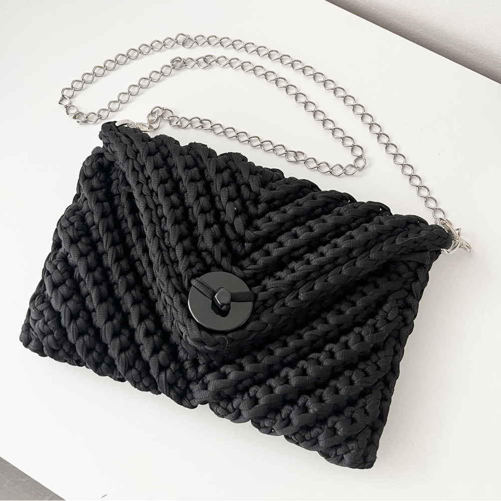 Chic Chevron Shoulder Bag Woven Jersey Fabric, Silver Chain Strap Magnetic Clasp